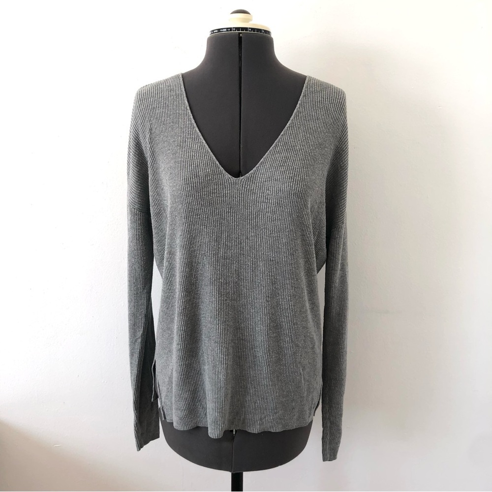 🎀 5/$25 Nordstrom BP gray ribbed v-neck sweater XS